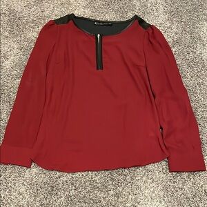 NEW YORK & COMPANY XS deep red and black zip front blouse